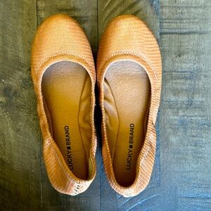 Lucky Brand, Metallic Bronze, Size 6.5 fits small